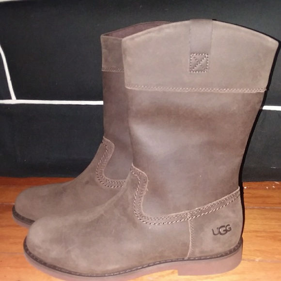 UGG boots - Picture 1 of 5